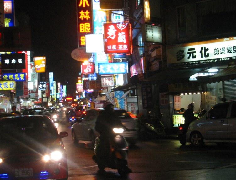 A busy Taiwanese road